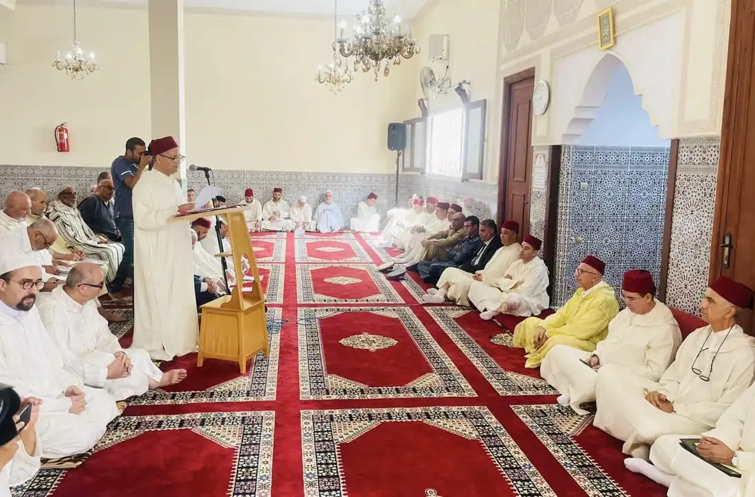 تسليم هبة ملكية لشرفاء زاوية الشيخ محمد الأغظف بالعيون