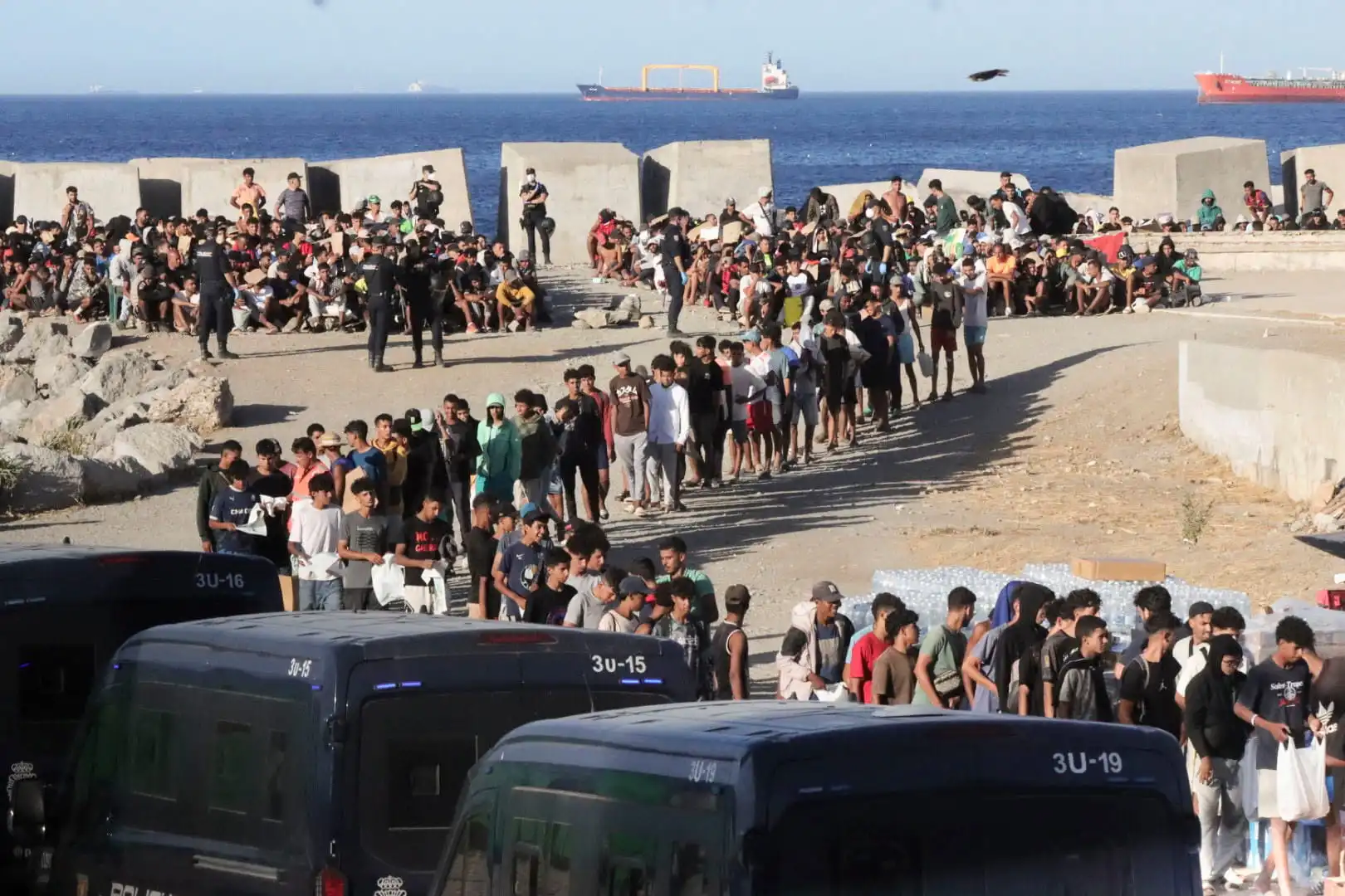 سبتة على شفا الانهيار.. إسبانيا تستنجد بأوروبا وتدافع عن المغرب