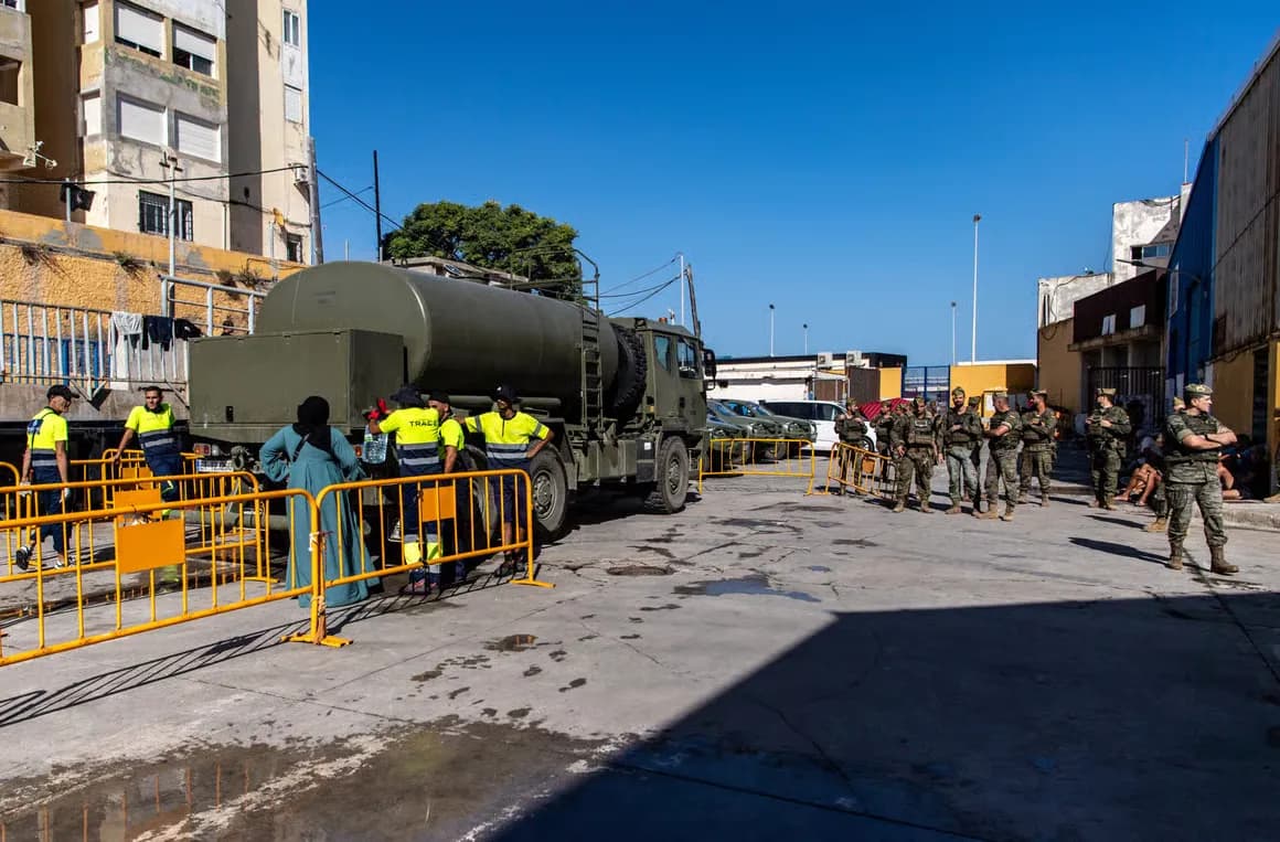 إسبانيا تضاعف التعزيزات الأمنية  بسبتة وتعتمد خطة جديدة لإعادة المهاجرين للمغرب