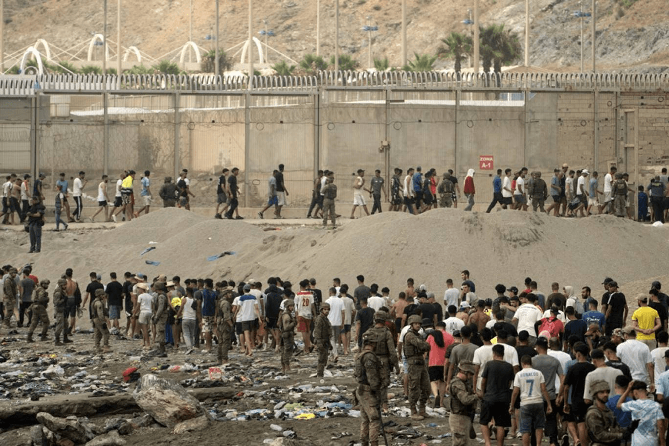 معهد أمريكي يفكك أحداث سبتة: قرار إسباني حفّز العبور سباحة ولا مصلحة للمغرب في “حدود منفلتة”