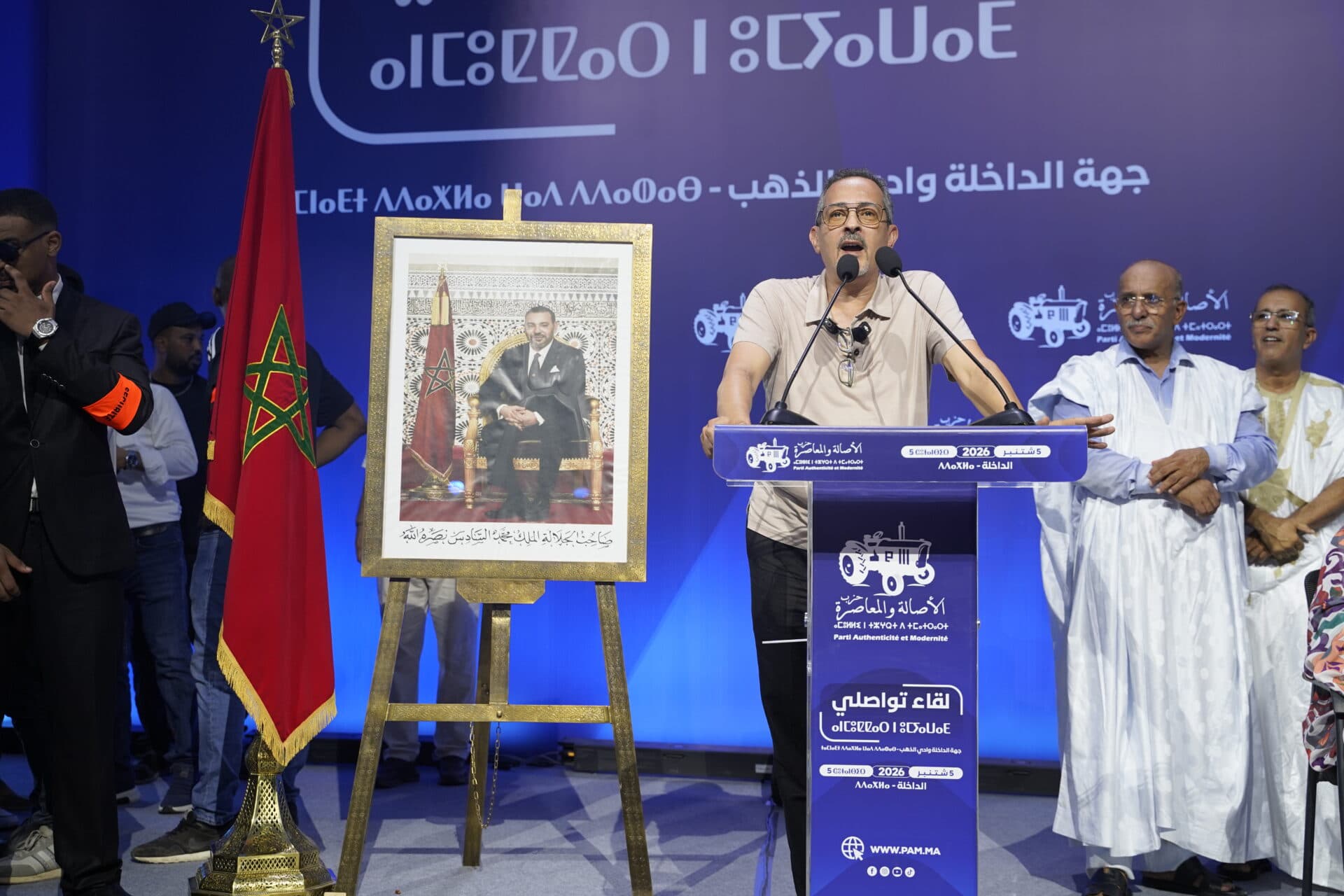المهاجري يقصف أخنوش من الداخلة: “من نهار دخْلْتي كلمة مسار والمغاربة شافو الويل”