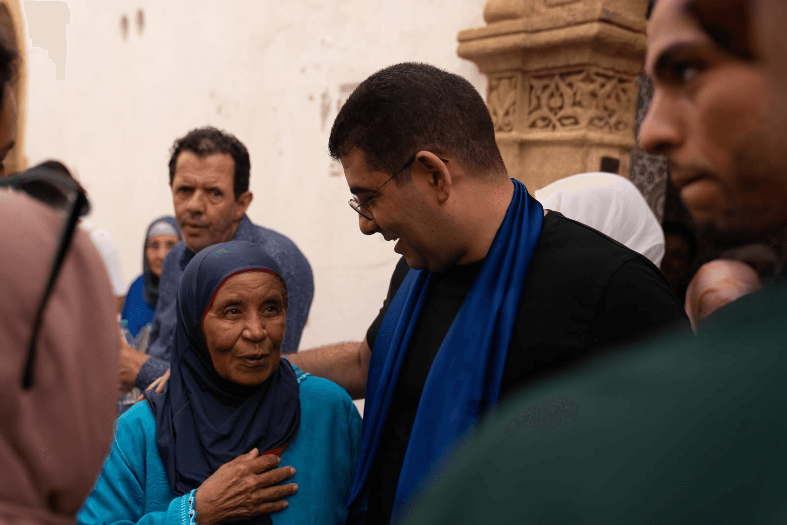 من “كْلمة وَحْدة” إلى الإنصات.. بنسعيد يحول أحياء الرباط إلى فضاءات لمناقشة برنامج “البام”