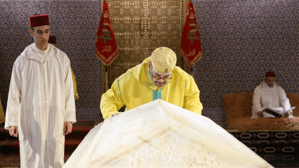 أمير المؤمنين يترأس حفلا دينيا إحياء لذكرى وفاة والده
