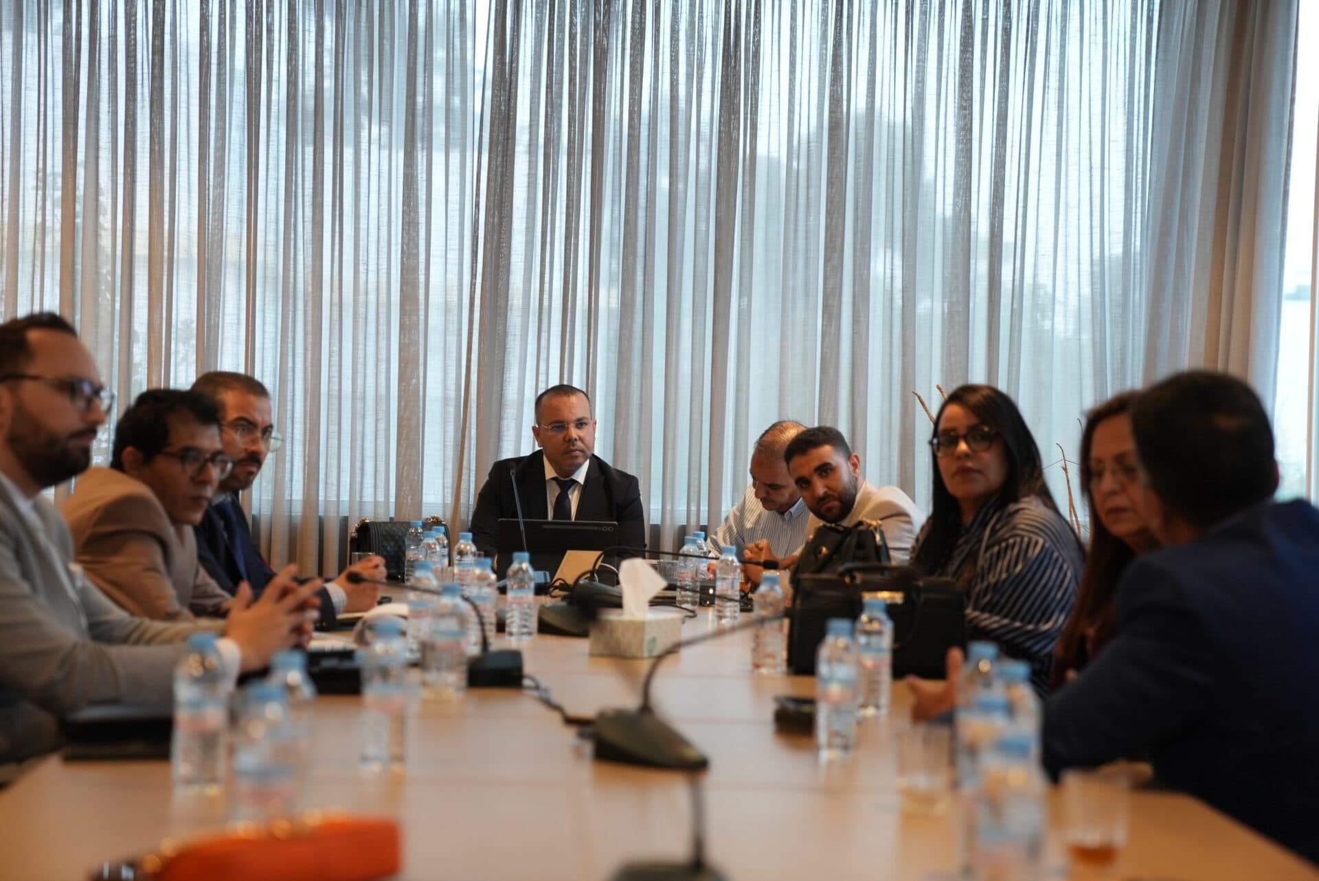 بعد الإساءة للأمازيغية والدارجة تحت قبة البرلمان.. لجنة البام تطالب بتجريم التمييز اللغوي وتقترح مستشارا لدى رئيسة الحكومة