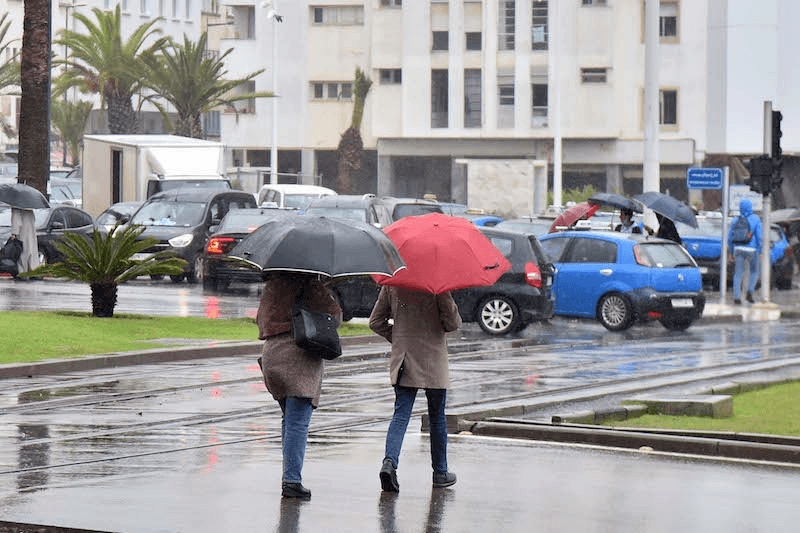 طقس المغرب.. أمطار متفرقة ورياح قوية