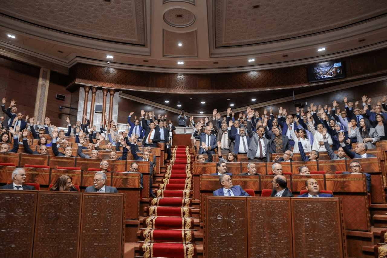 مجلس النواب يمنح حكومة المنصوري الثقة بـ204 أصوات