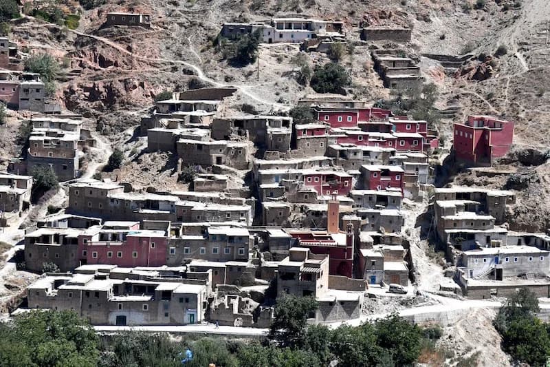 إقليم الحوز: إعادة فتح الطرق والمسالك المحورية المتضررة جراء التساقطات الرعدية القوية